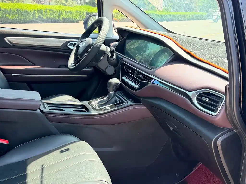 GAC Motor Trumpchi M6 2021 — фото 9