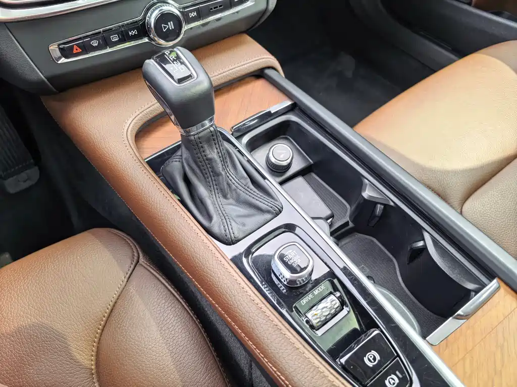 Volvo S90 2018 — фото 16