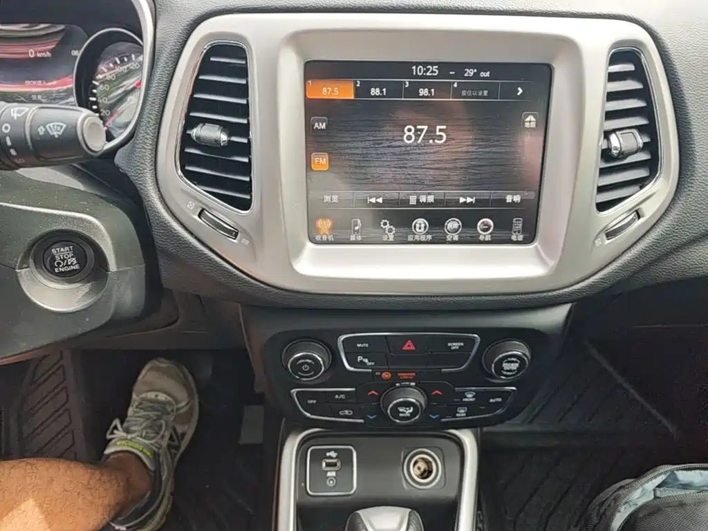 Jeep Compass 2019 — фото 13