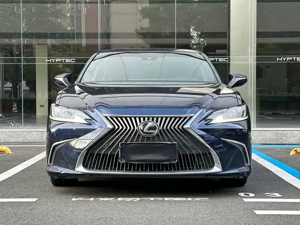 Lexus ES 2019