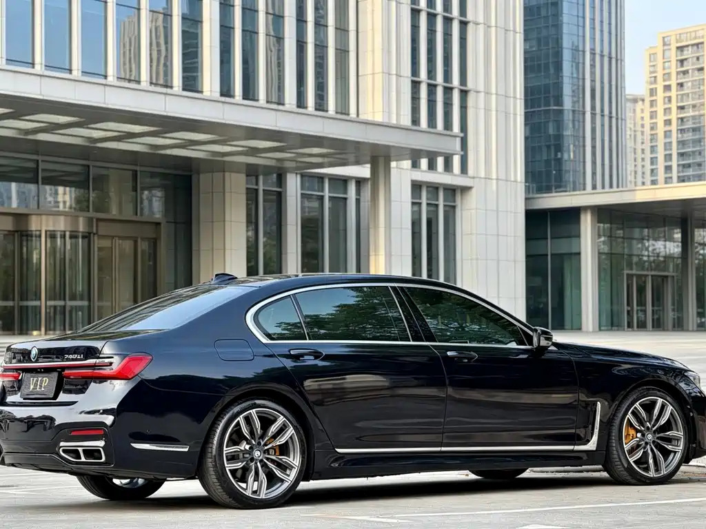BMW 7 Series 2018 — фото 7
