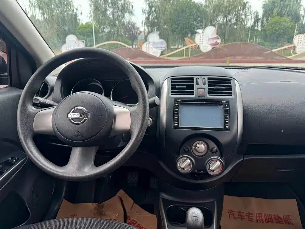 Nissan Sunny 2012 — фото 17