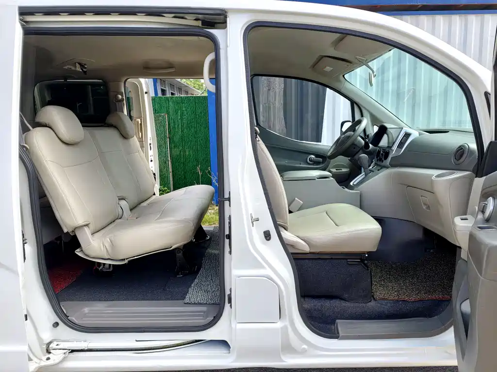 Nissan NV200 2016 — фото 10