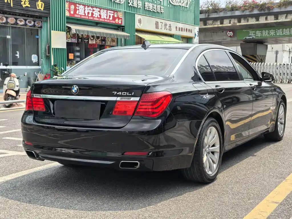 BMW 7 Series 2010 — фото 17