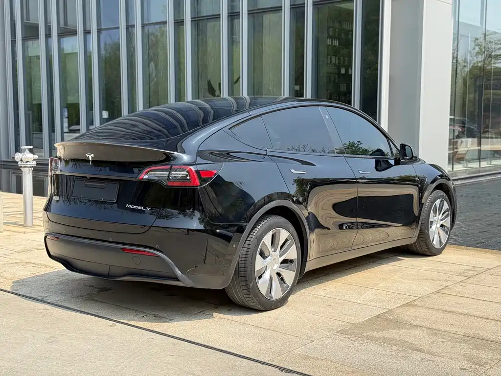 Tesla Model Y 2023 — фото 18