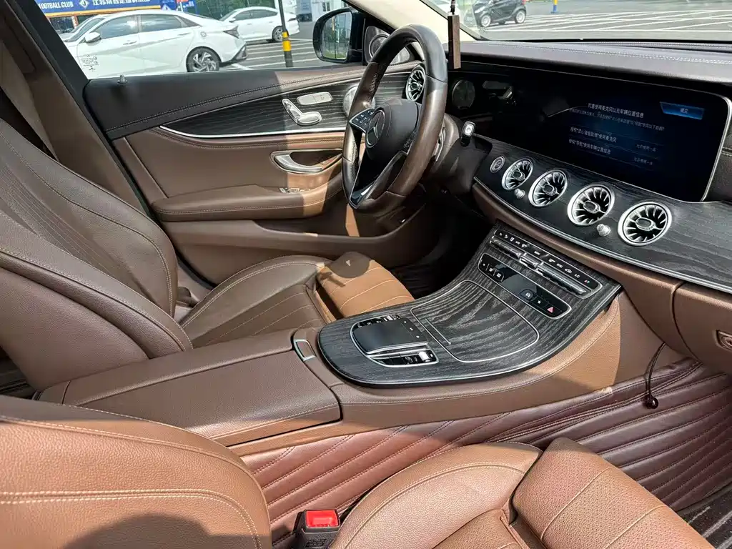 Mercedes-Benz E-Class 2022 — фото 6