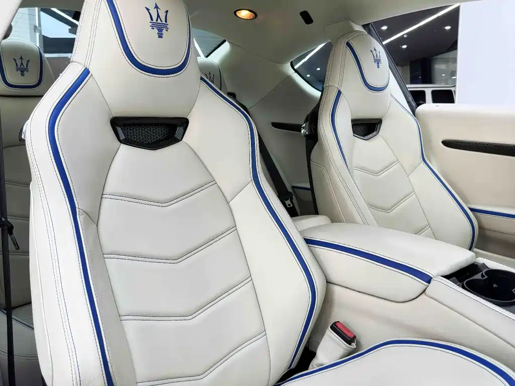 Maserati GranTurismo 2015 — фото 16