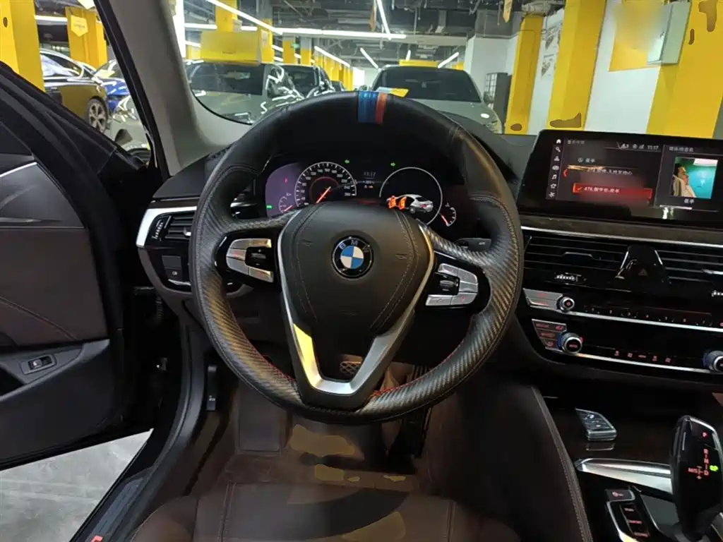 BMW 5 Series 2019 — фото 11