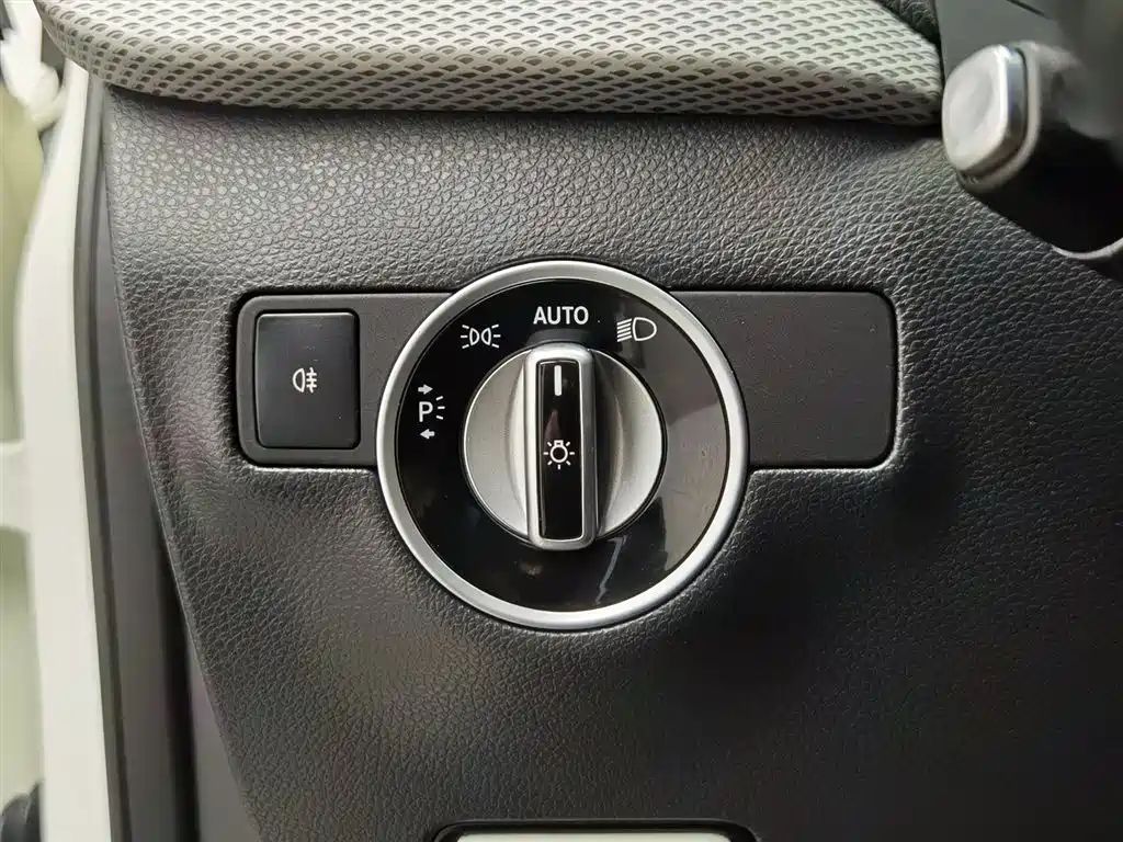 Mercedes-Benz B-Class 2015 — фото 21