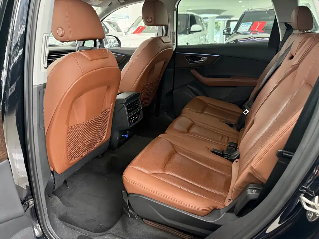 Audi Q7 2020 — фото 10
