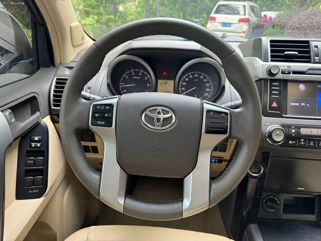 Toyota Prado 2016 — фото 9
