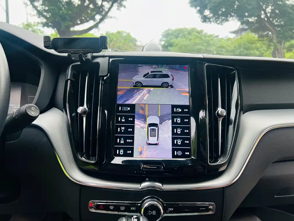 Volvo XC60 2020 — фото 18