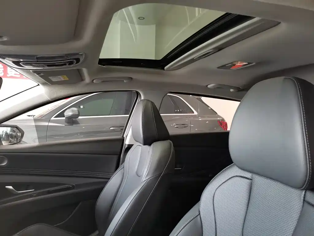 Hyundai Elantra 2022 — фото 20