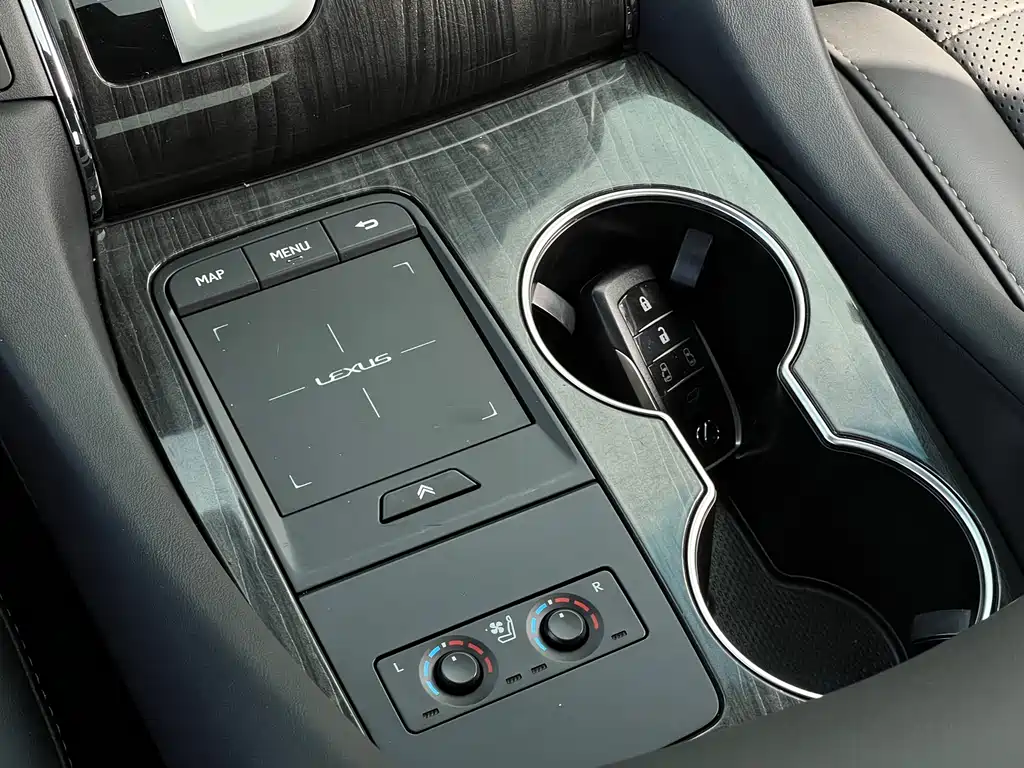 Lexus LM 2023 — фото 20