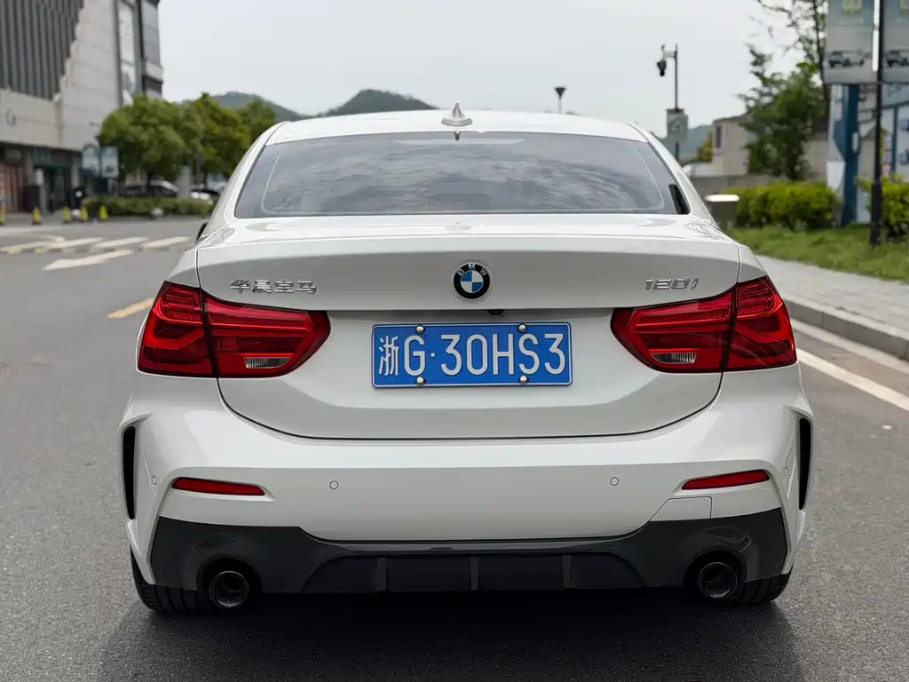 BMW 1 Series 2021 — фото 17