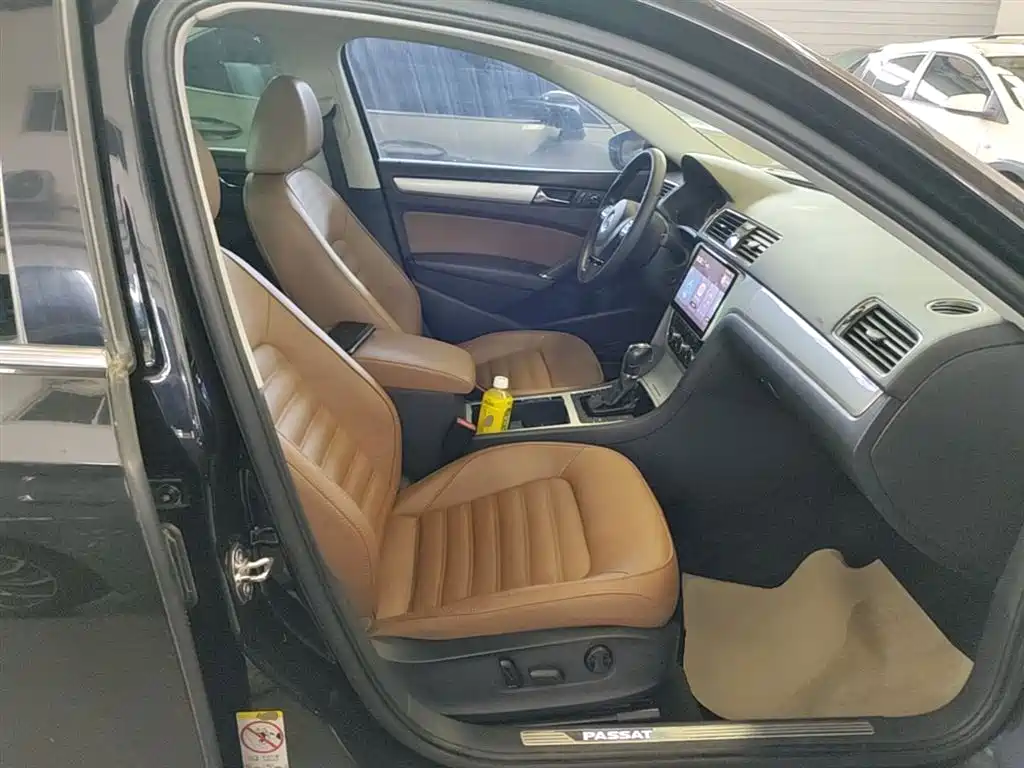 Volkswagen Passat 2015 — фото 25