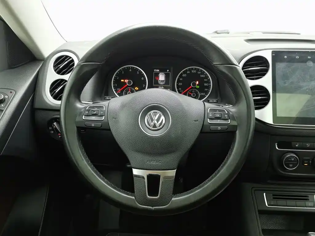 Volkswagen Tiguan 2014 — фото 11