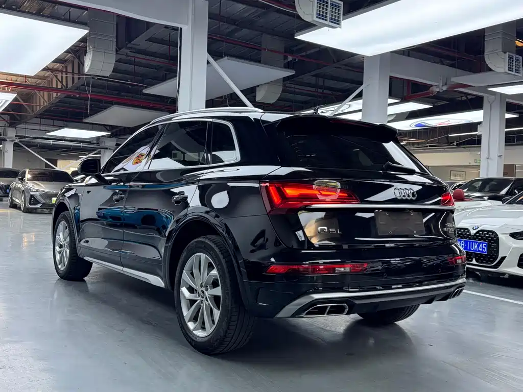 Audi Q5L 2022 — фото 16