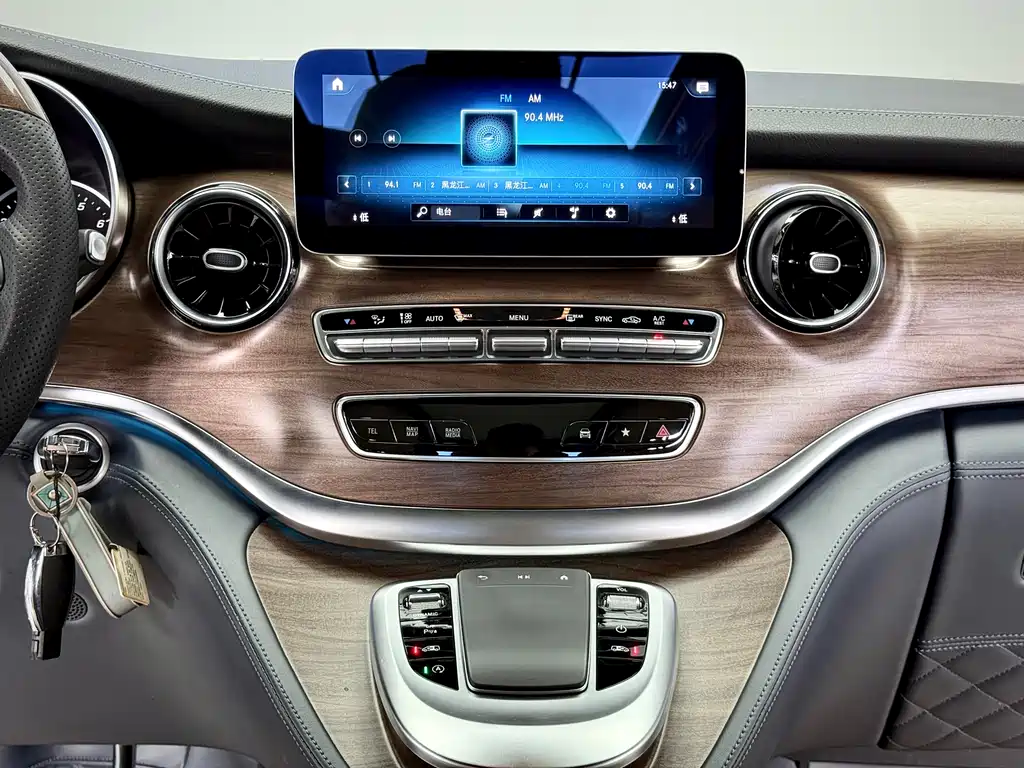 Mercedes-Benz V-Class 2021 — фото 17