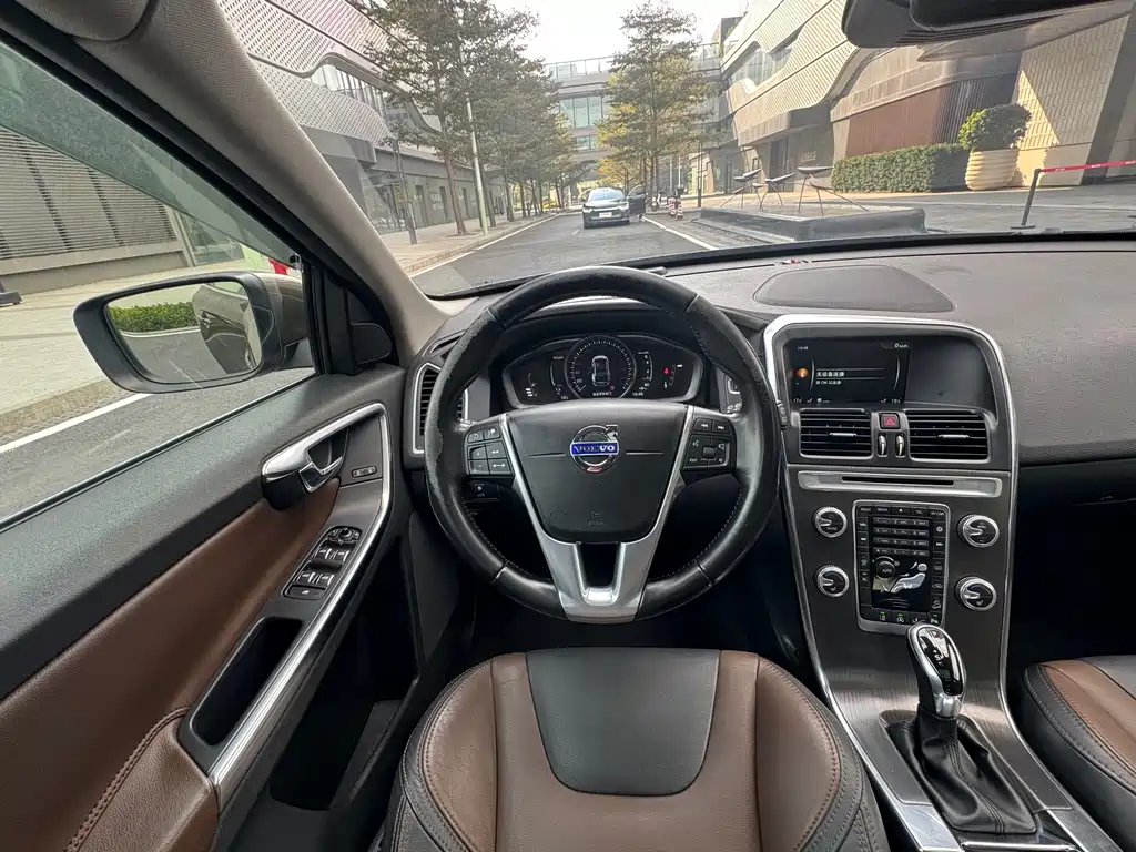 Volvo XC60 2016 — фото 17