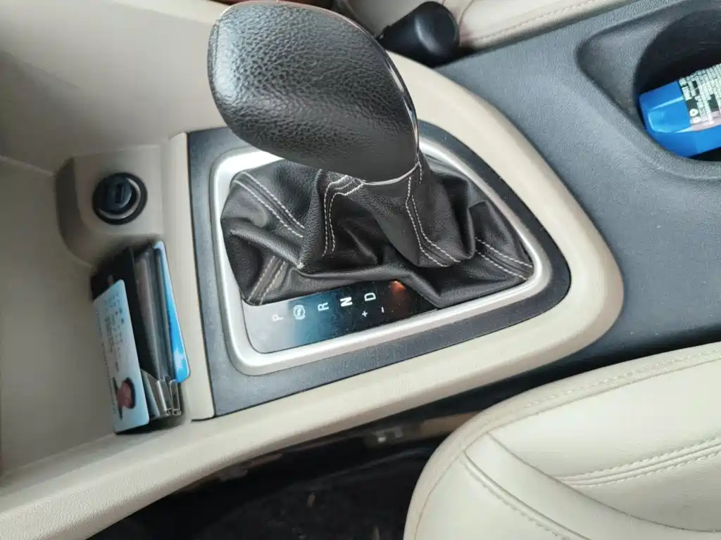 Buick Excelle 2017 — фото 11
