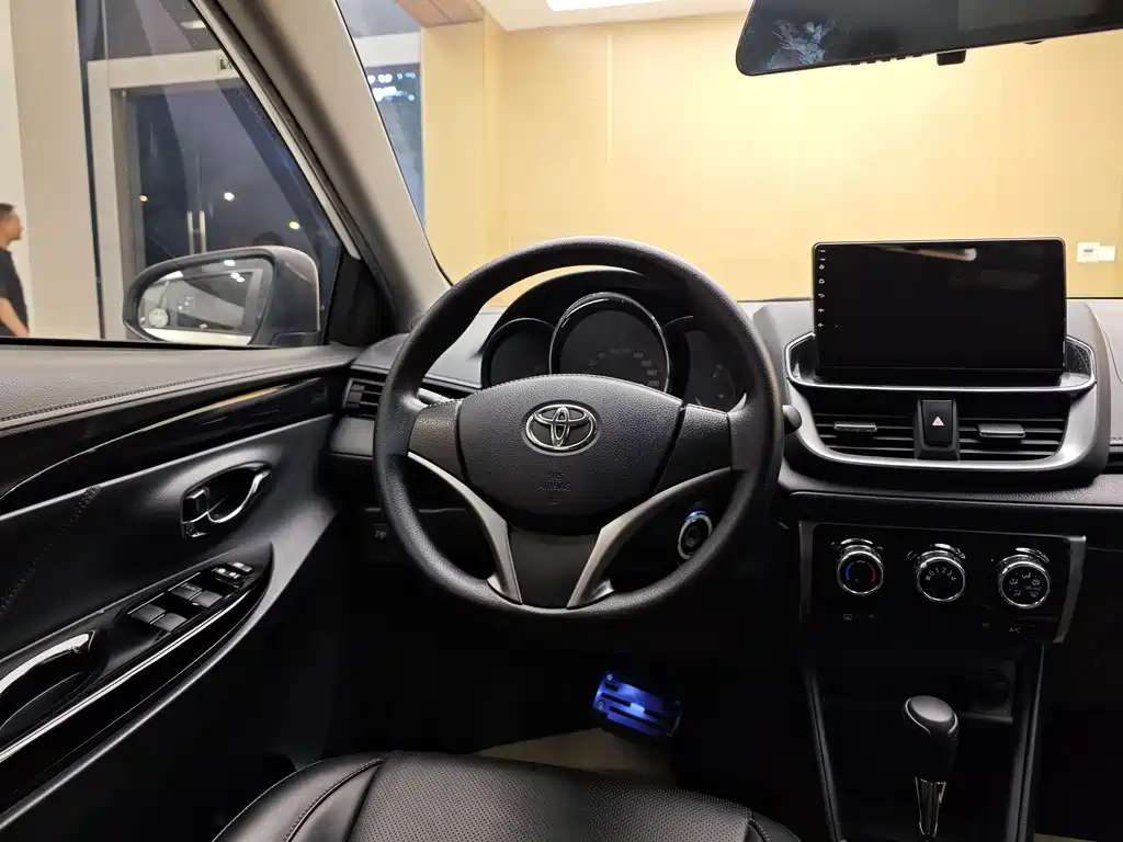 Toyota Yaris L 2020 — фото 14