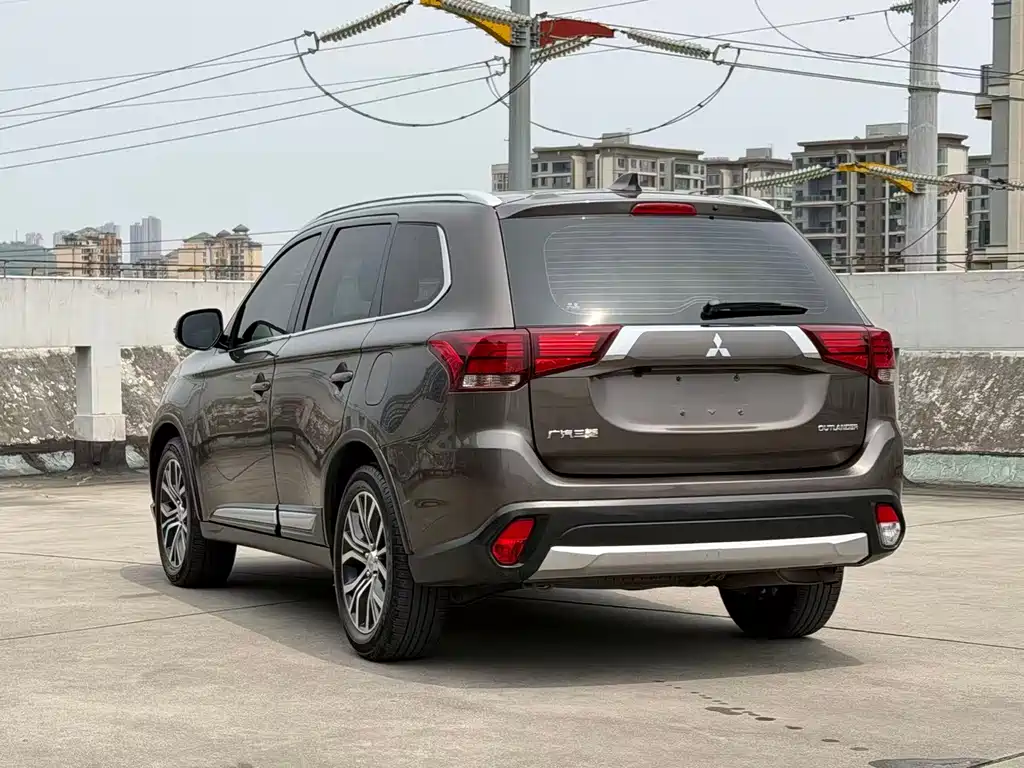 Mitsubishi Outlander 2018 — фото 4