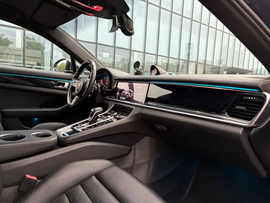 Porsche Panamera 2018 — фото 13