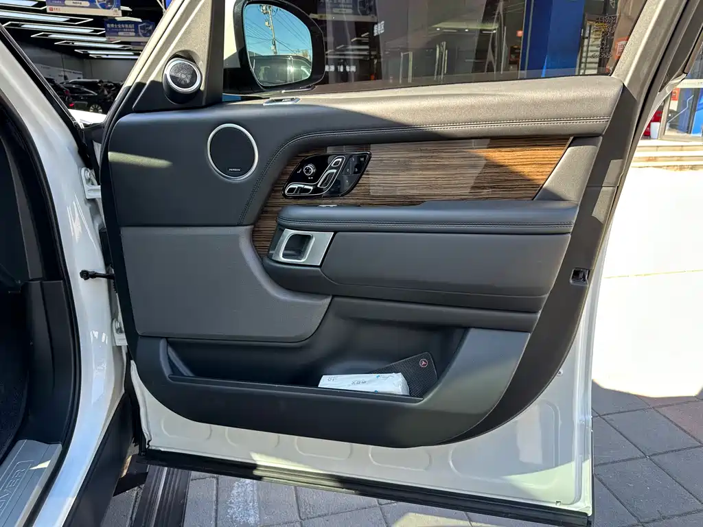 Land Rover Range Rover 2019 — фото 15
