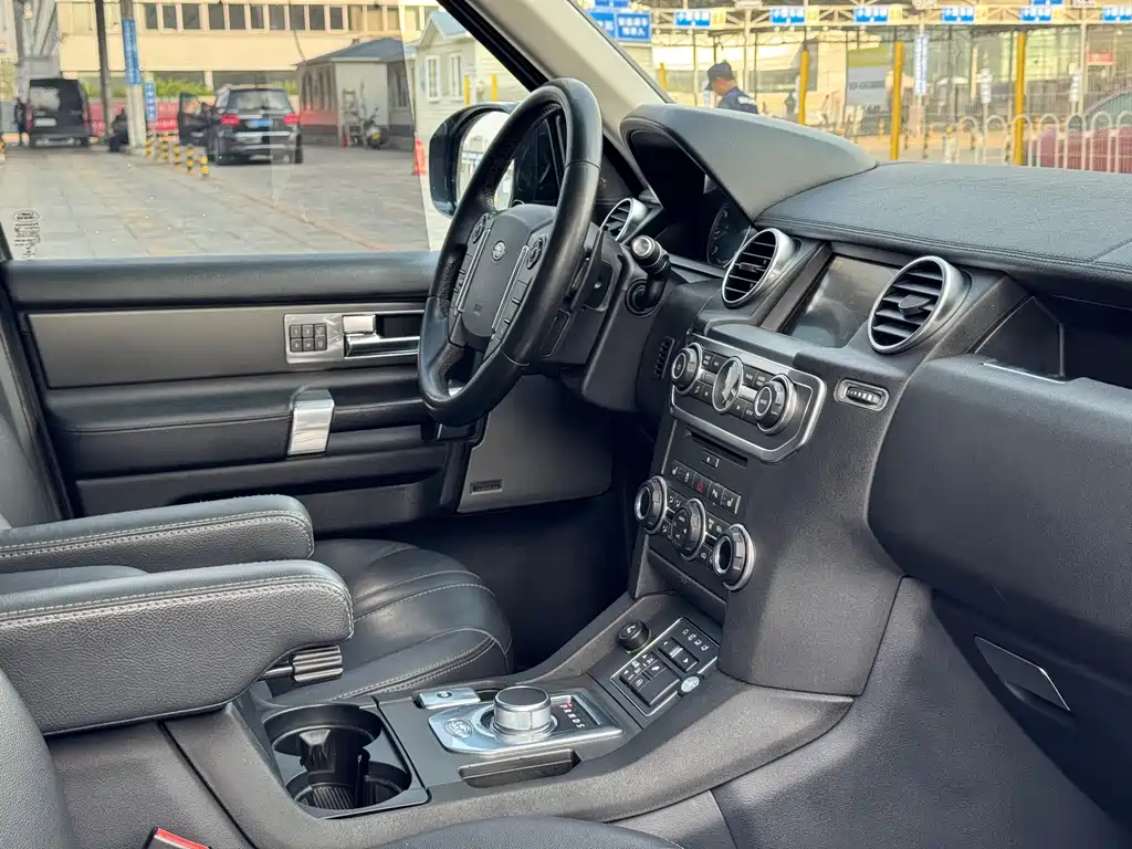 Land Rover Discovery 2016 — фото 21