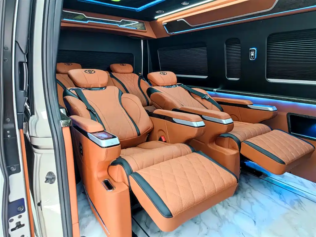 Toyota Hiace 2025 — фото 8