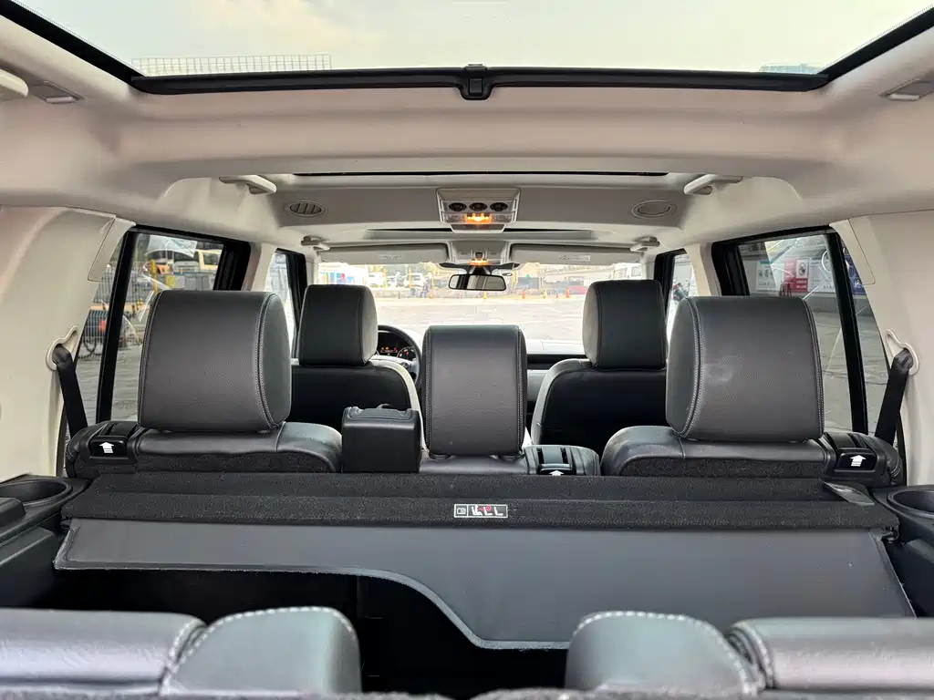 Land Rover Discovery 2016 — фото 20
