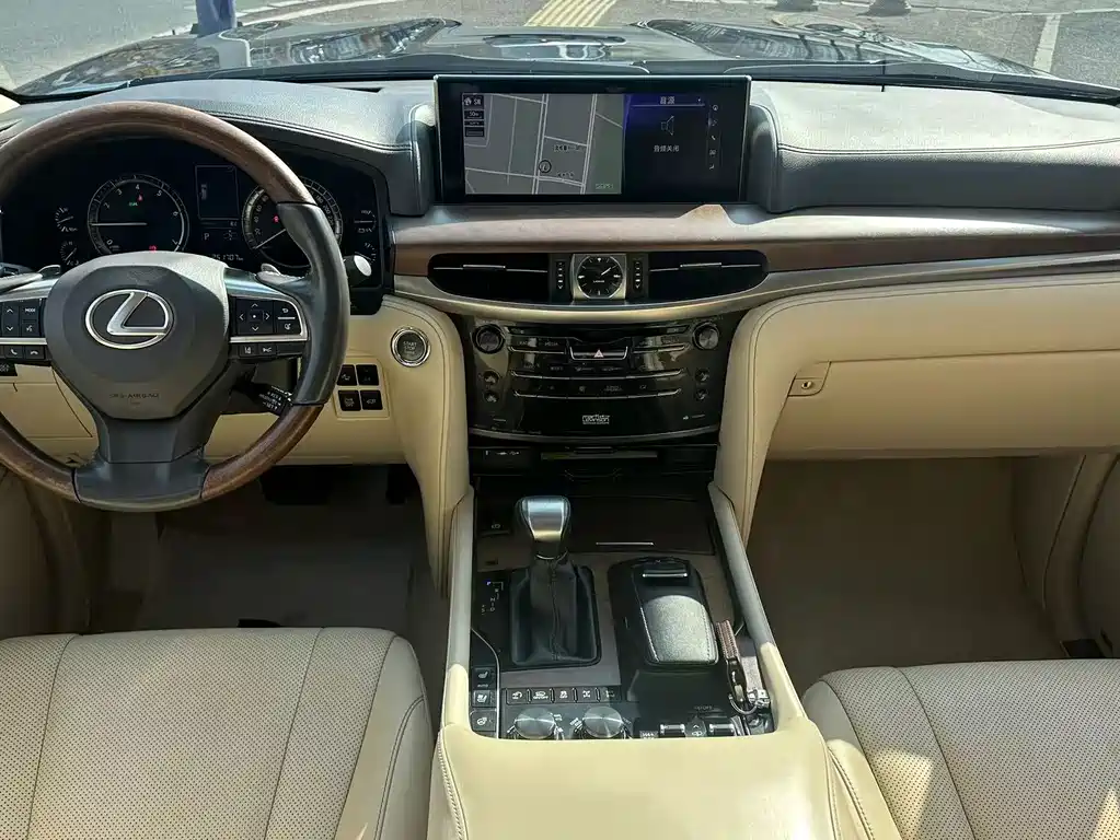 Lexus LX 2016 — фото 12