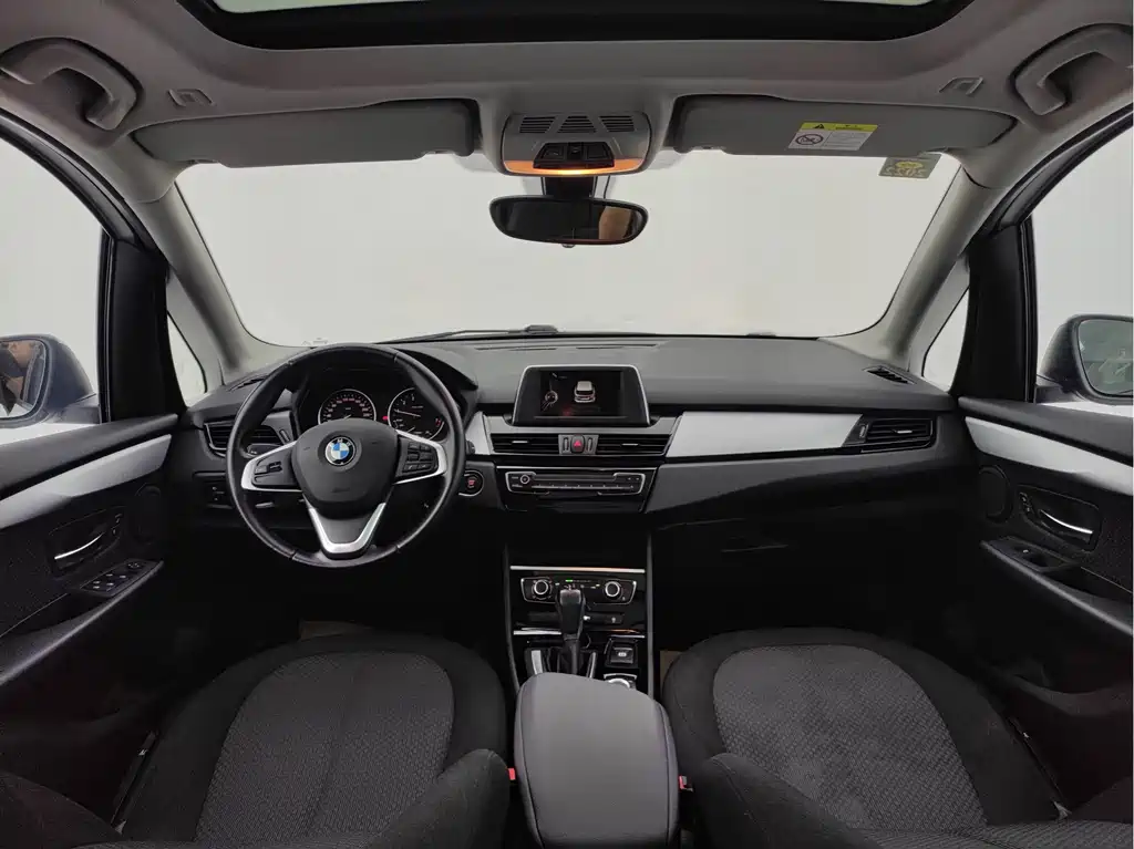 BMW 2 Series Station Wagon 2017 — фото 10