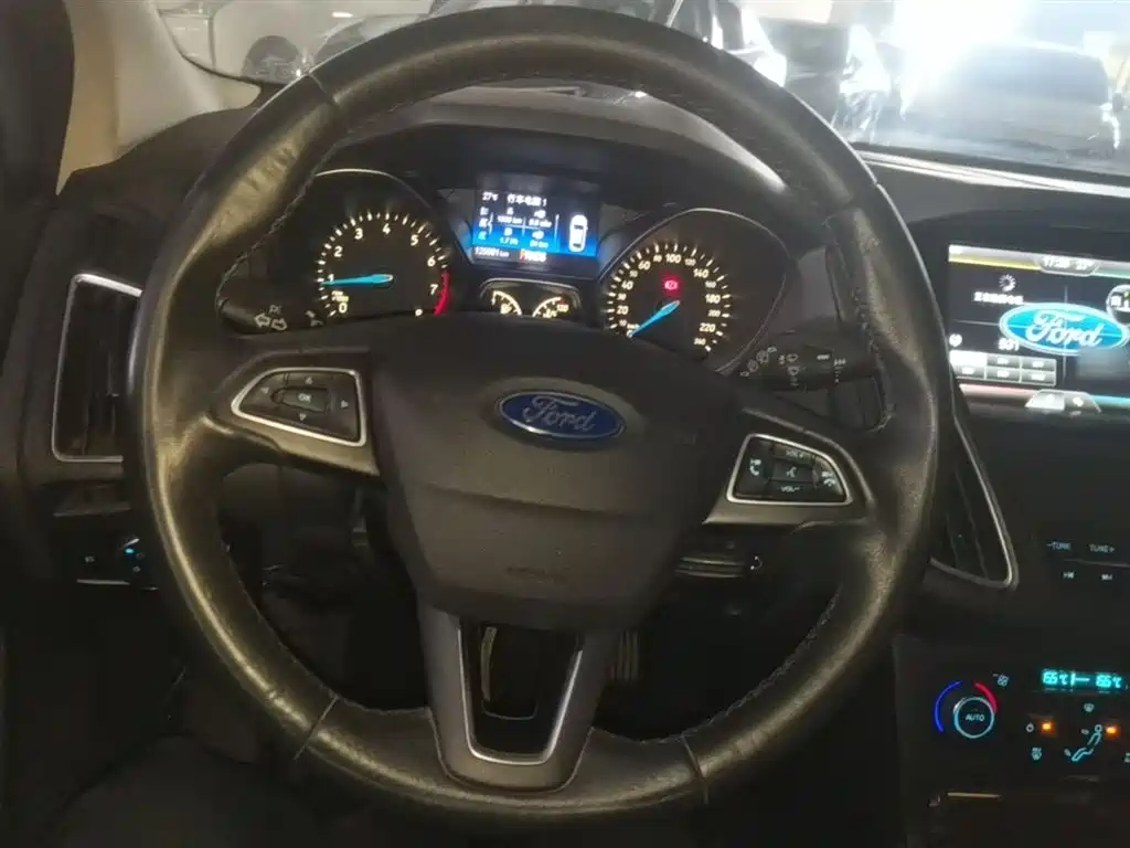 Ford Focus 2016 — фото 11
