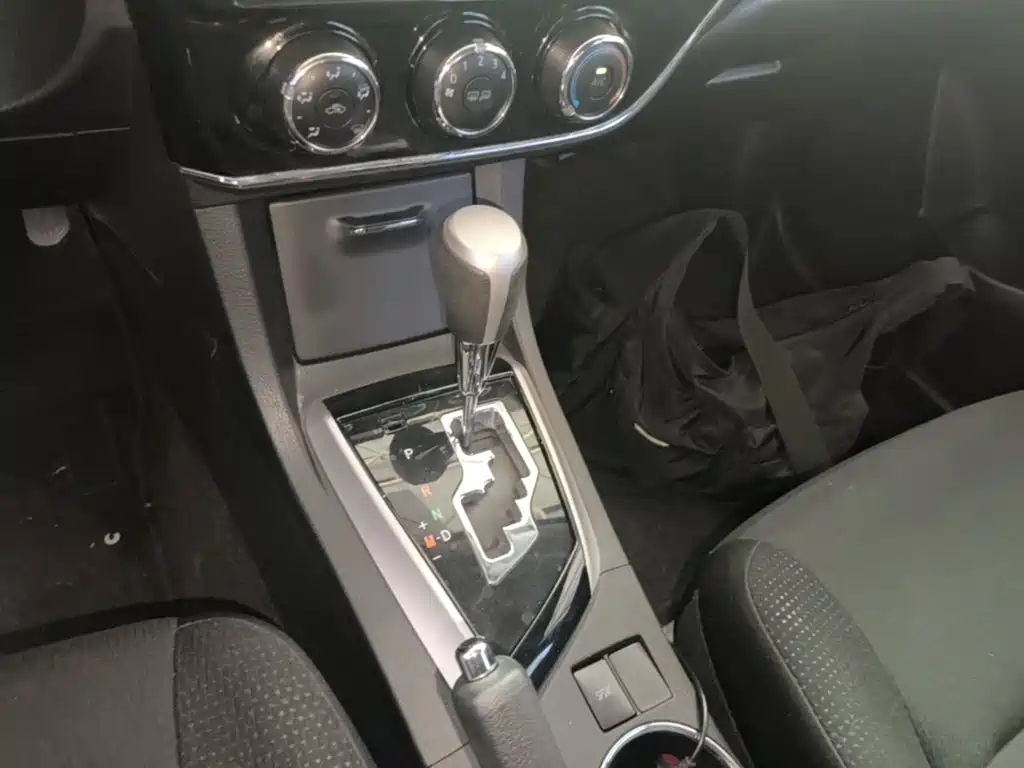 Toyota Corolla 2018 — фото 14