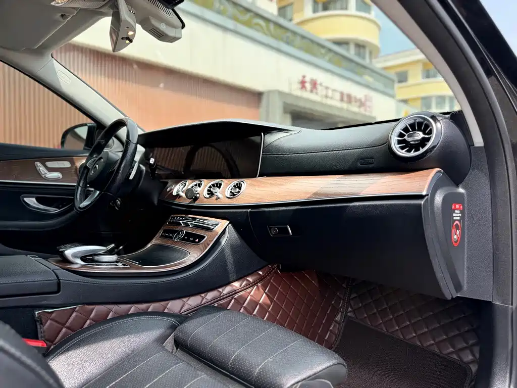 Mercedes-Benz E-Class 2018 — фото 10