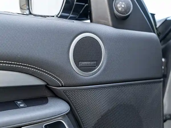 Land Rover Discovery 2023