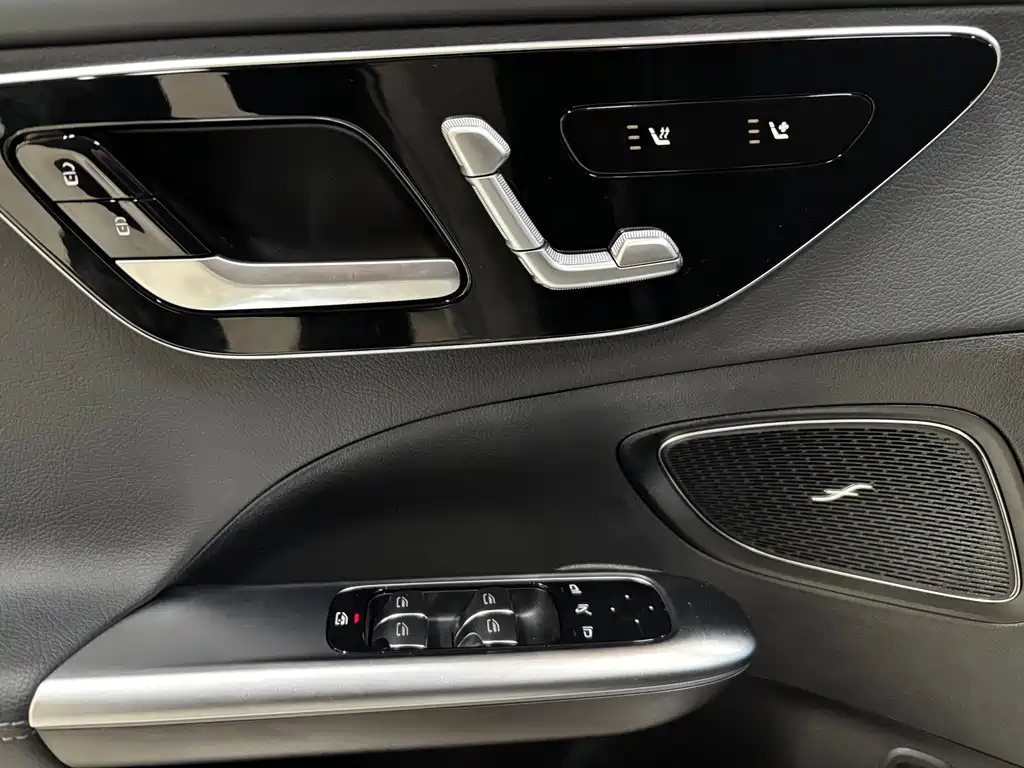 Mercedes-Benz C-Class 2025 — фото 6