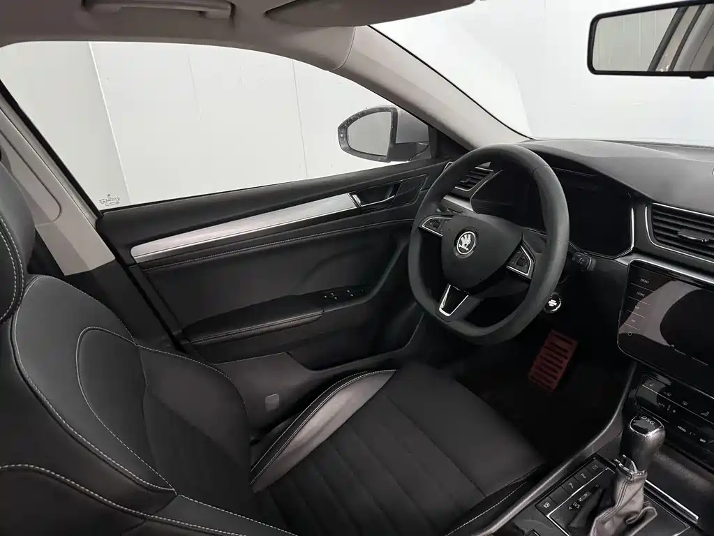 Skoda Superb 2022 — фото 18