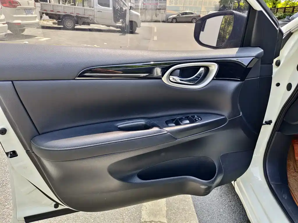 Nissan Sylphy 2018 — фото 13