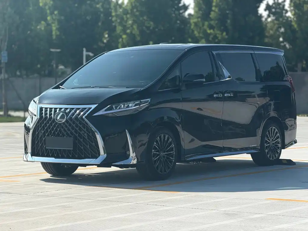 Toyota Vellfire 2023 — фото 1
