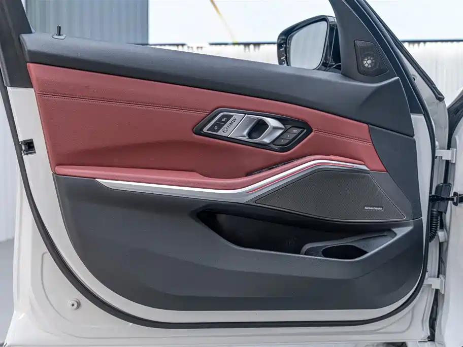 BMW 3 Series 2023 — фото 17