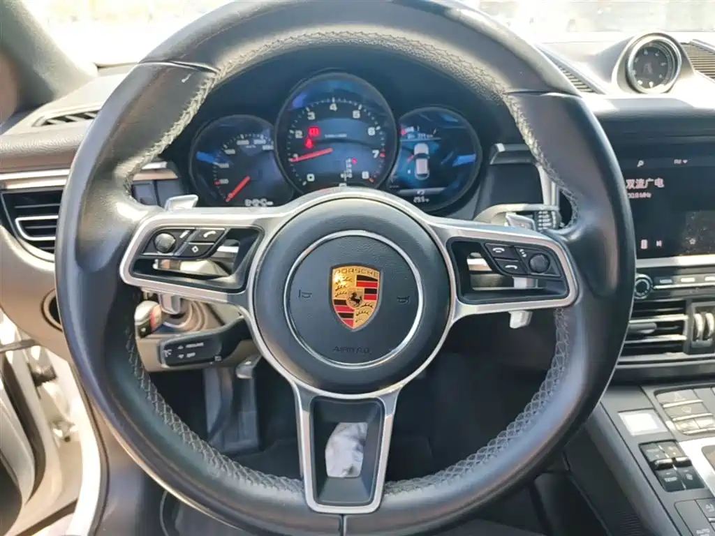 Porsche Macan 2020 — фото 11