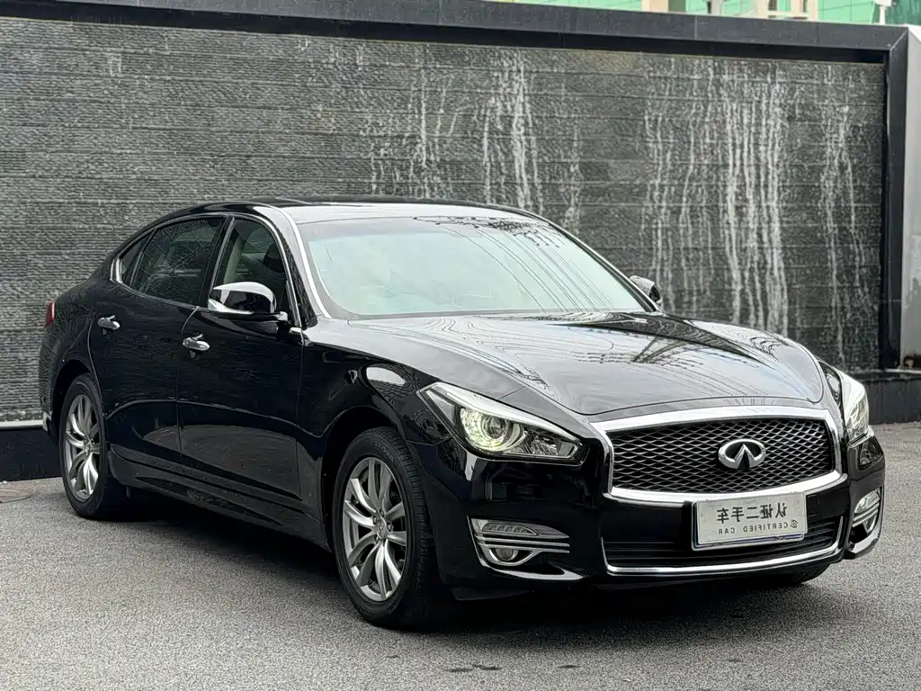 Infiniti Q70 2016 — фото 3