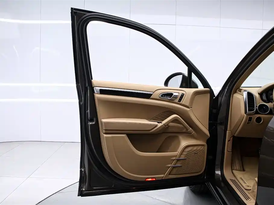 Porsche Cayenne 2013 — фото 11