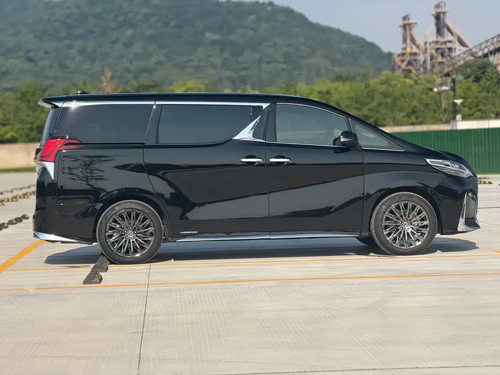 Toyota Vellfire 2023 — фото 6