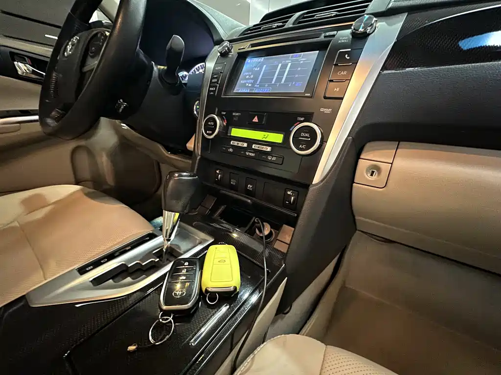 Toyota Camry 2014 — фото 18