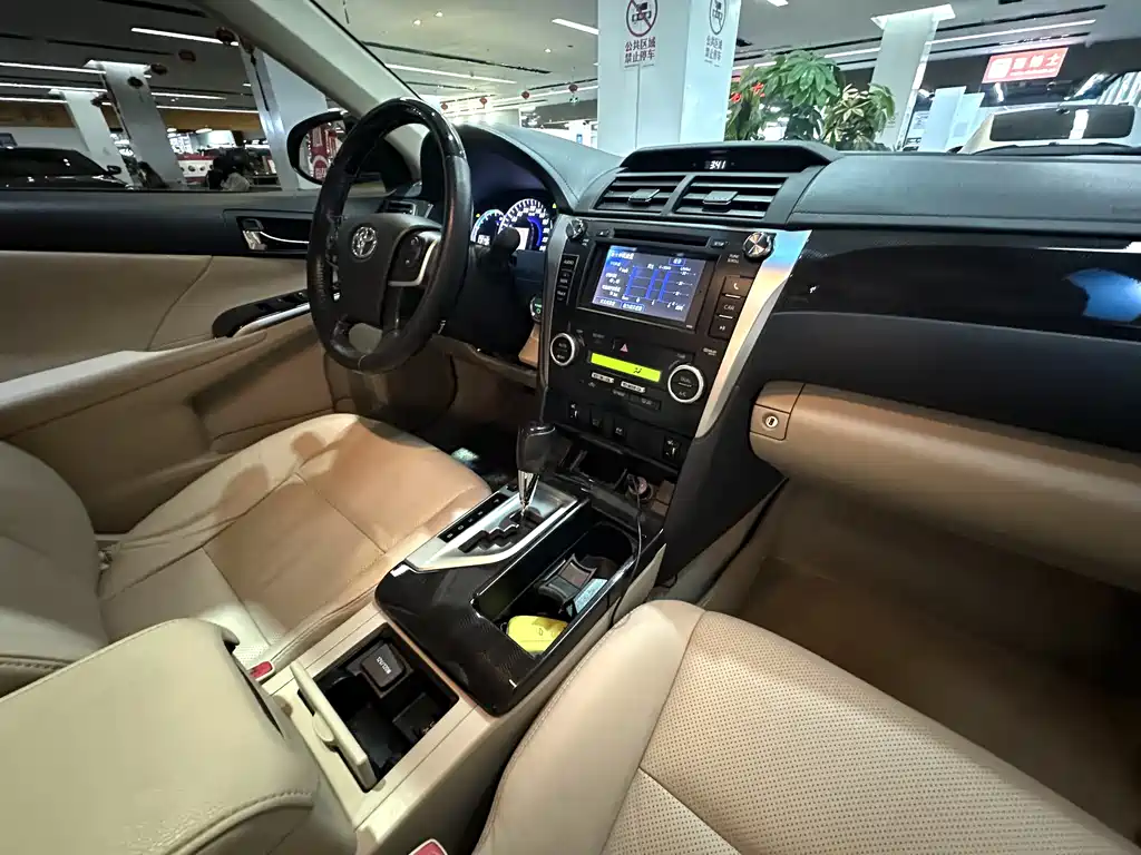 Toyota Camry 2014 — фото 19