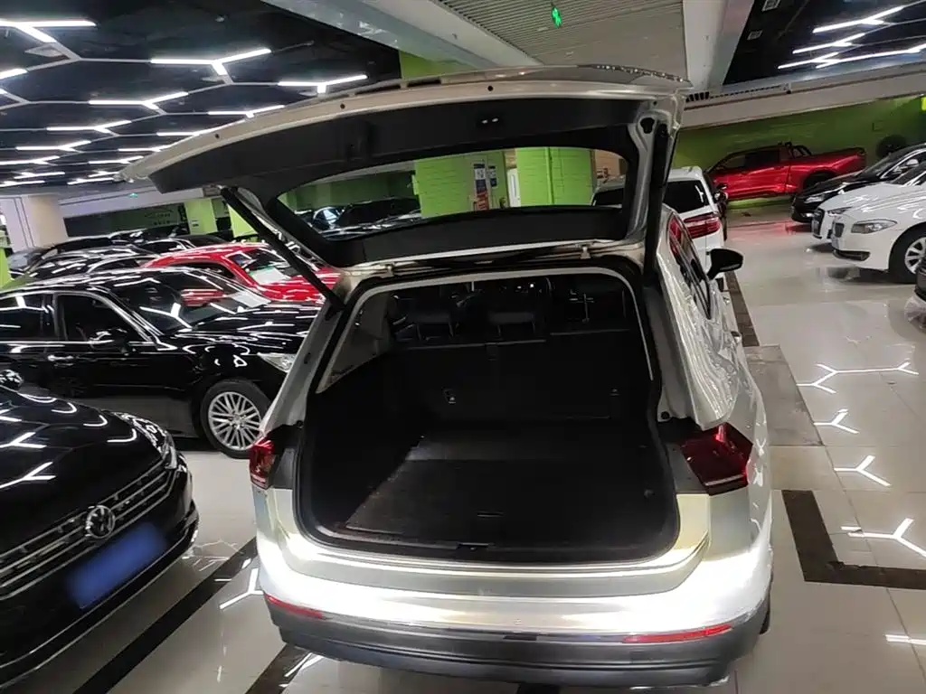 Volkswagen Tiguan L 2018 — фото 19